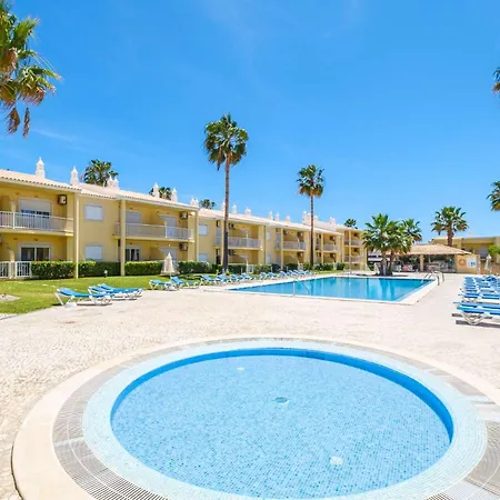 Riu - Close To Bars Shops And Restaurants