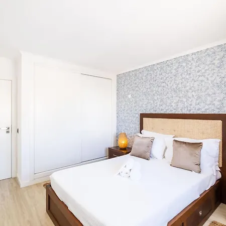 Riu - Close To Bars Shops And Restaurants