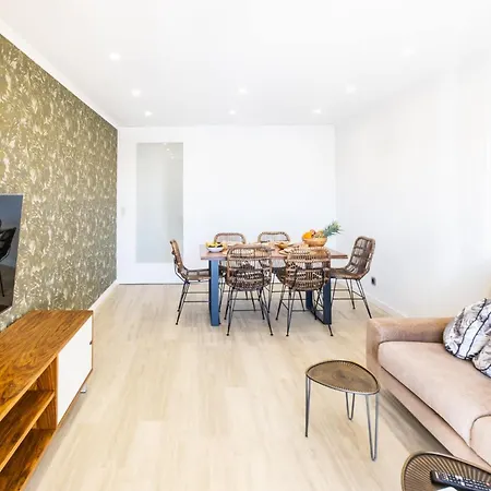 Riu - Close To Bars Shops And Restaurants 度假居 *