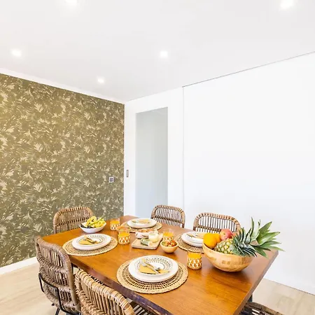 Riu - Close To Bars Shops And Restaurants *