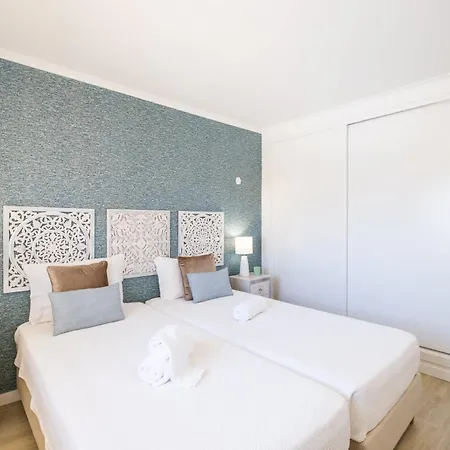 Riu - Close To Bars Shops And Restaurants *