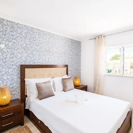 Riu - Close To Bars Shops And Restaurants 度假居 *