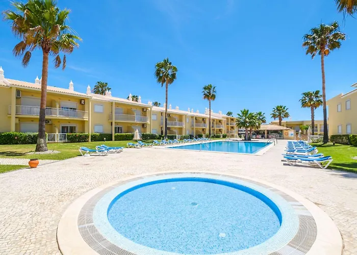 Riu - Close To Bars Shops And Restaurants