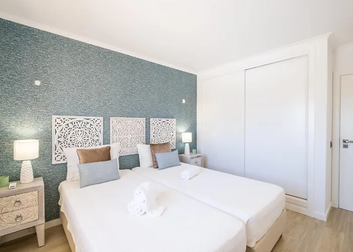 Riu - Close To Bars Shops And Restaurants *